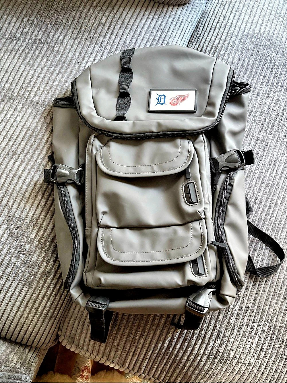 Detroit Red Wings/Tigers Backpack Gray Black